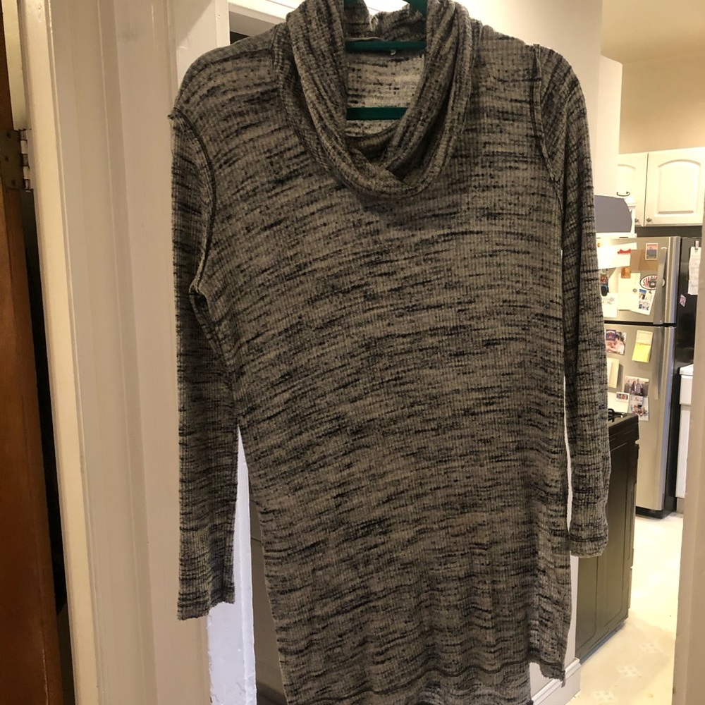 Cowl neck grey ASTR turtle neck